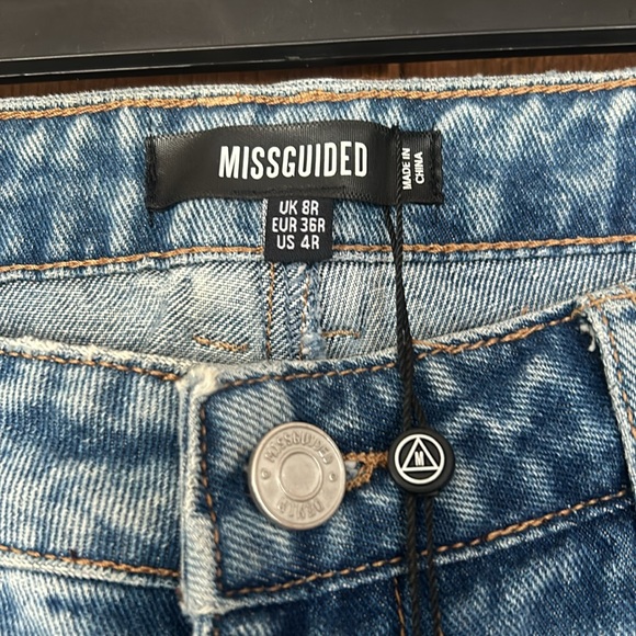 Women’s wrath pleat detail straight leg jeans - Picture 3 of 8